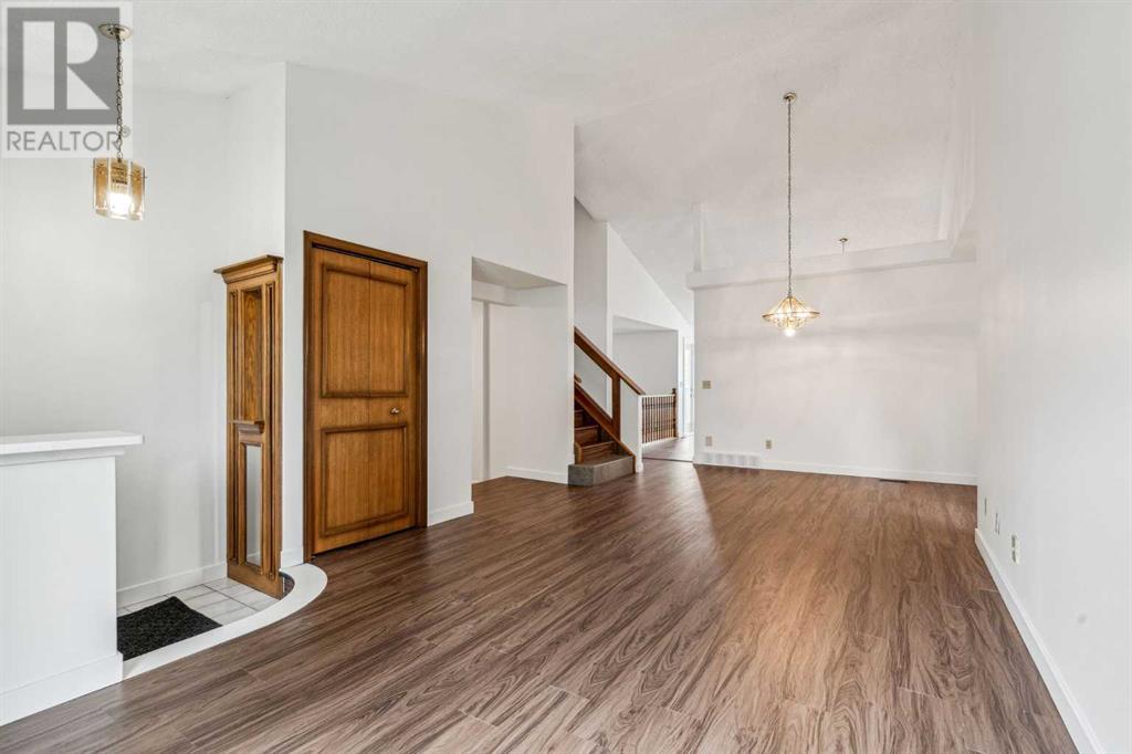 Single Family House for Sale in  Sandpiper Circle NW Sandstone Valley Calgary 