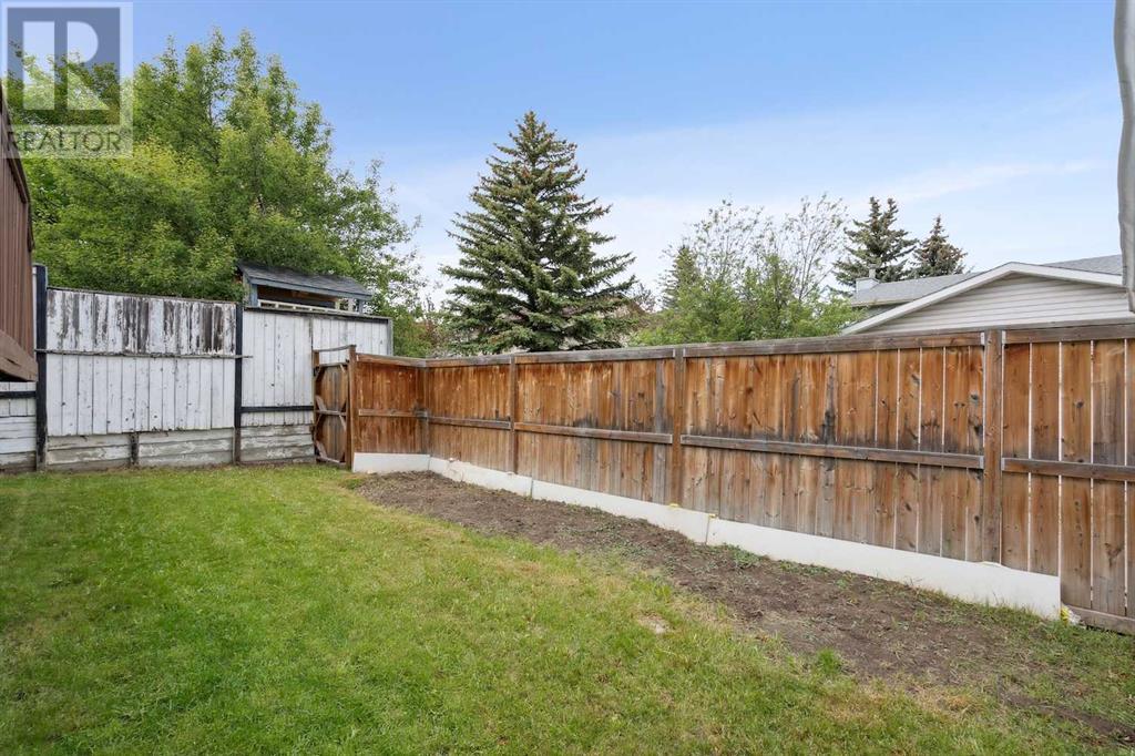 Single Family House for Sale in  Sandpiper Circle NW Sandstone Valley Calgary 