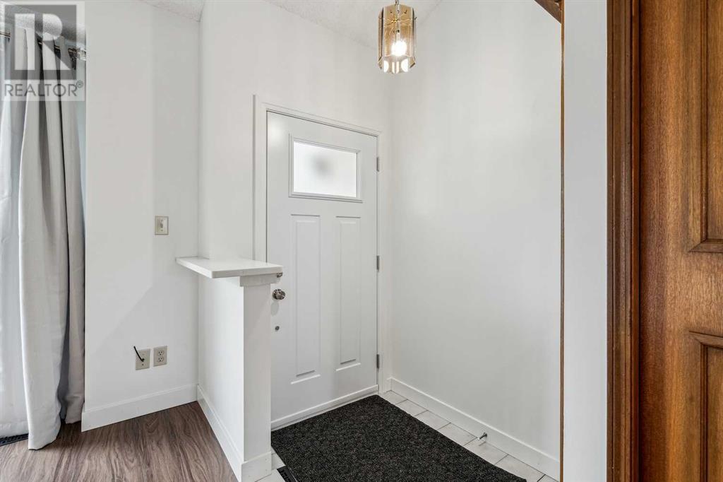Single Family House for Sale in  Sandpiper Circle NW Sandstone Valley Calgary 