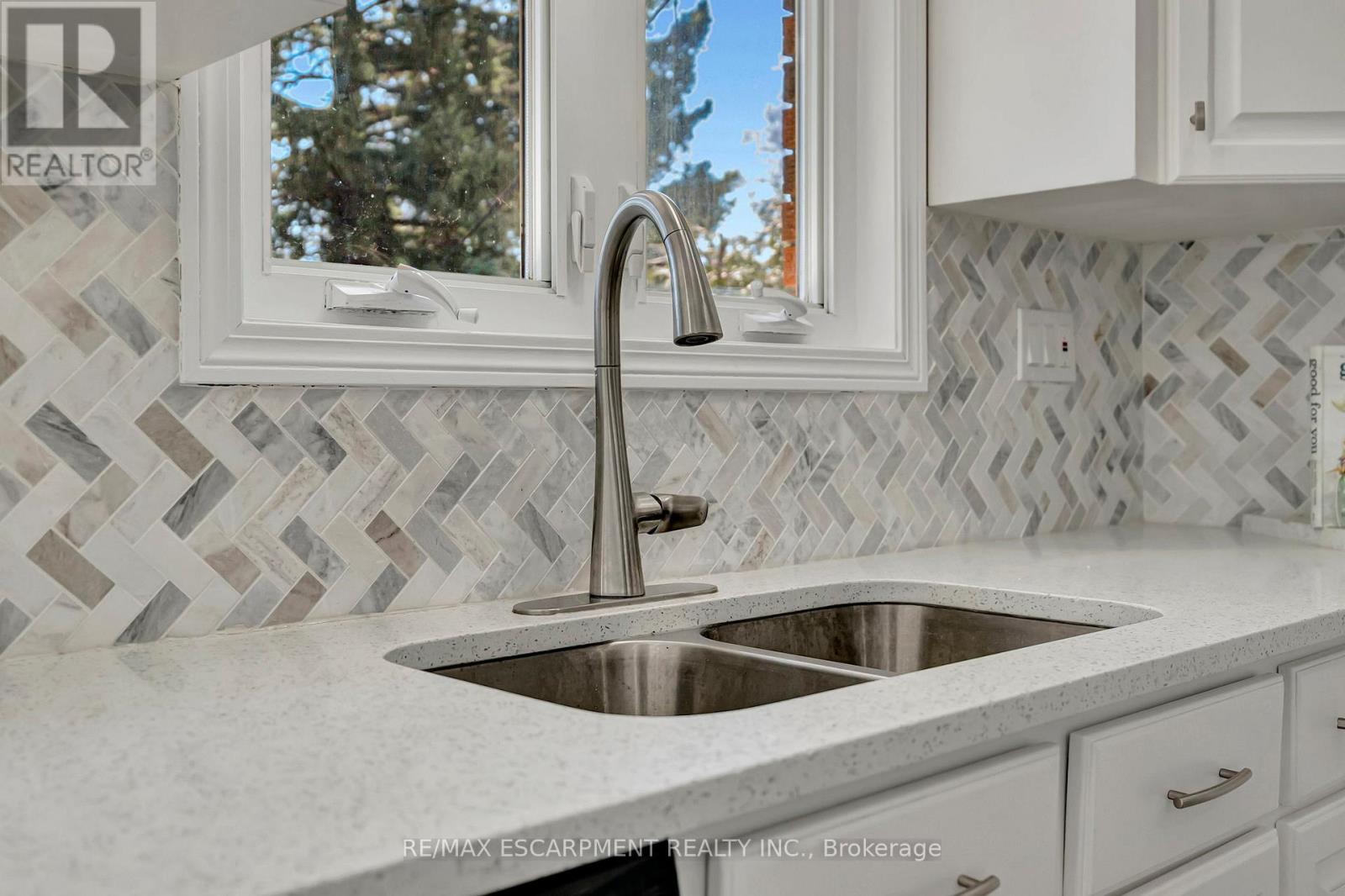 Photo 36 of 216 Sioux Road, Hamilton ON