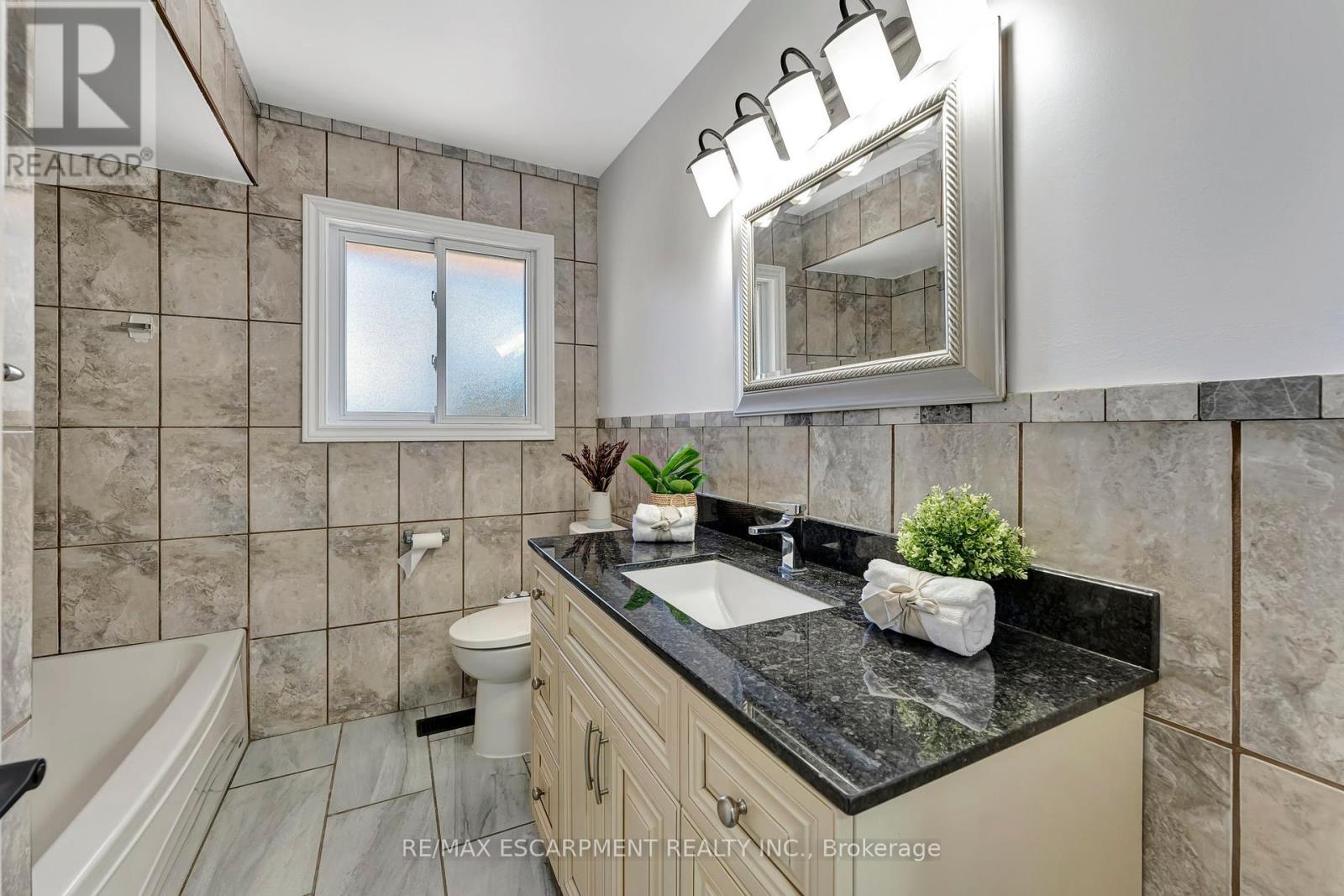 Photo 35 of 216 Sioux Road, Hamilton ON