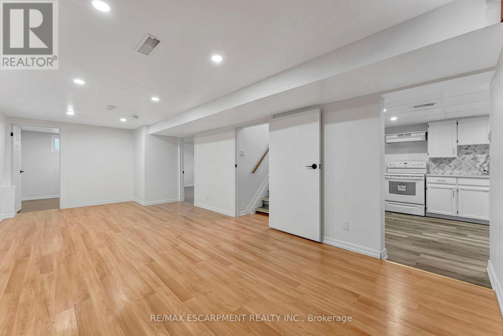 Photo 11 of 216 Sioux Road, Hamilton ON