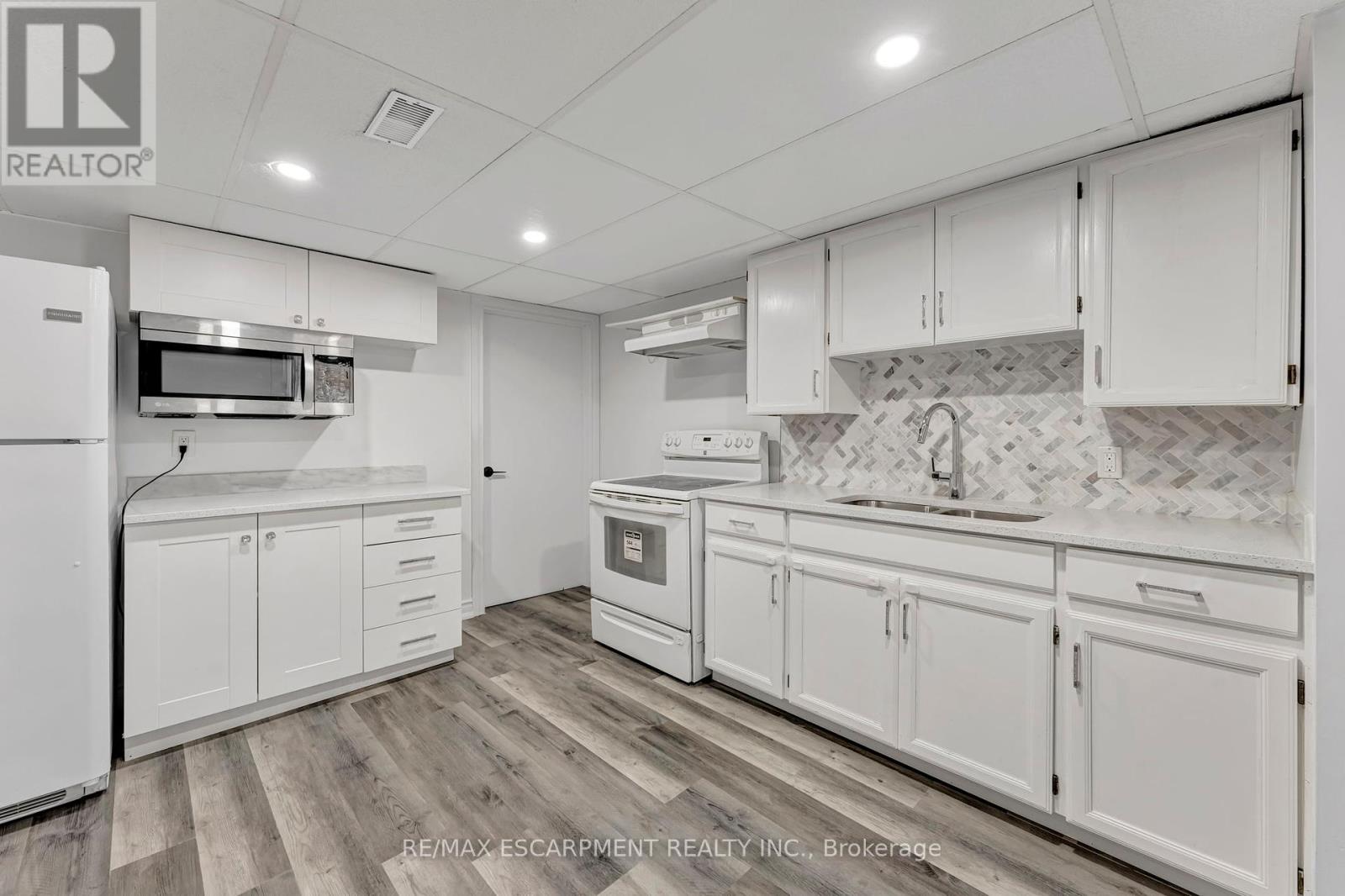 Photo 9 of 216 Sioux Road, Hamilton ON