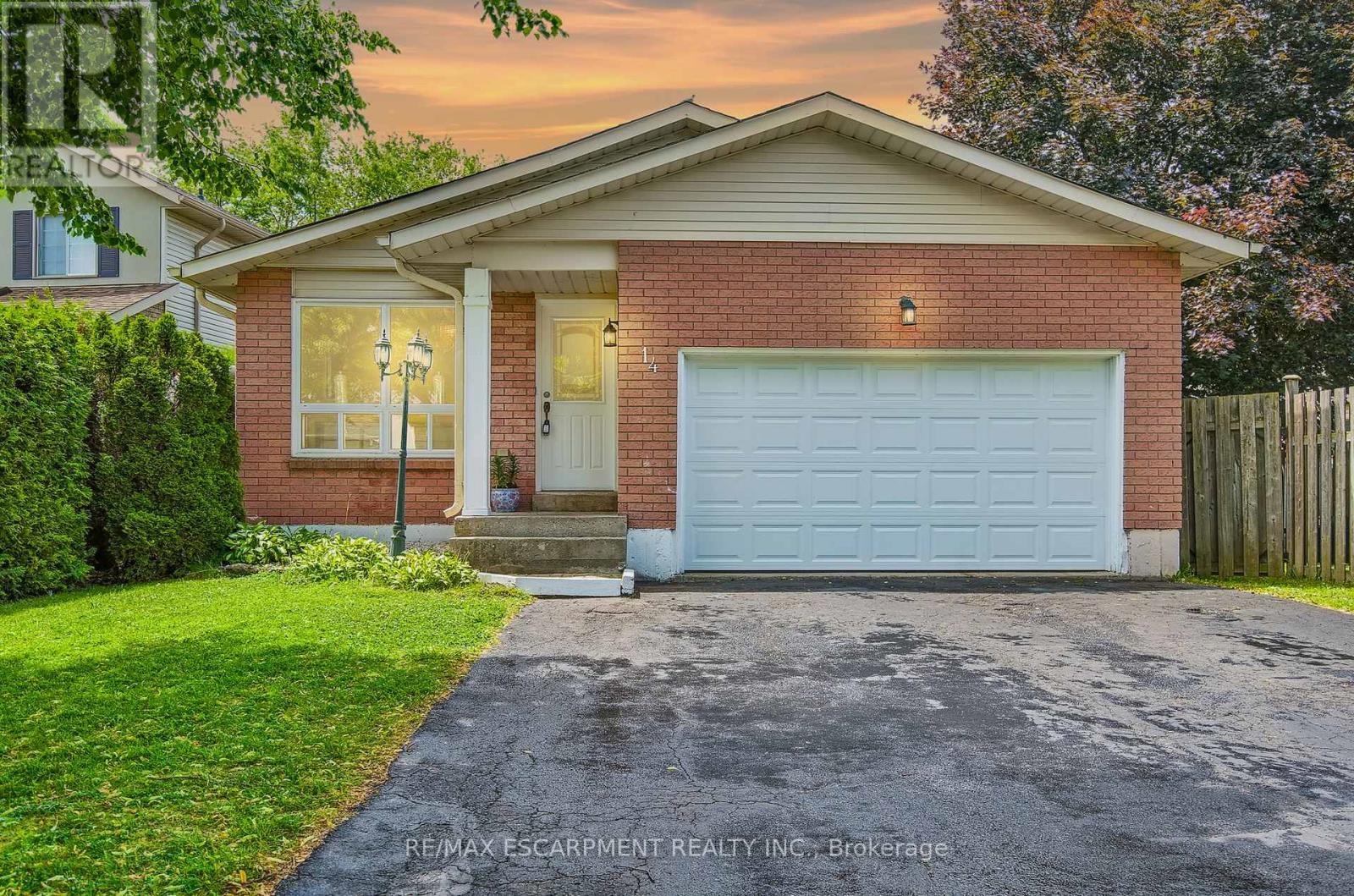 Photo 23 of 14 Ashridge Place, Hamilton ON