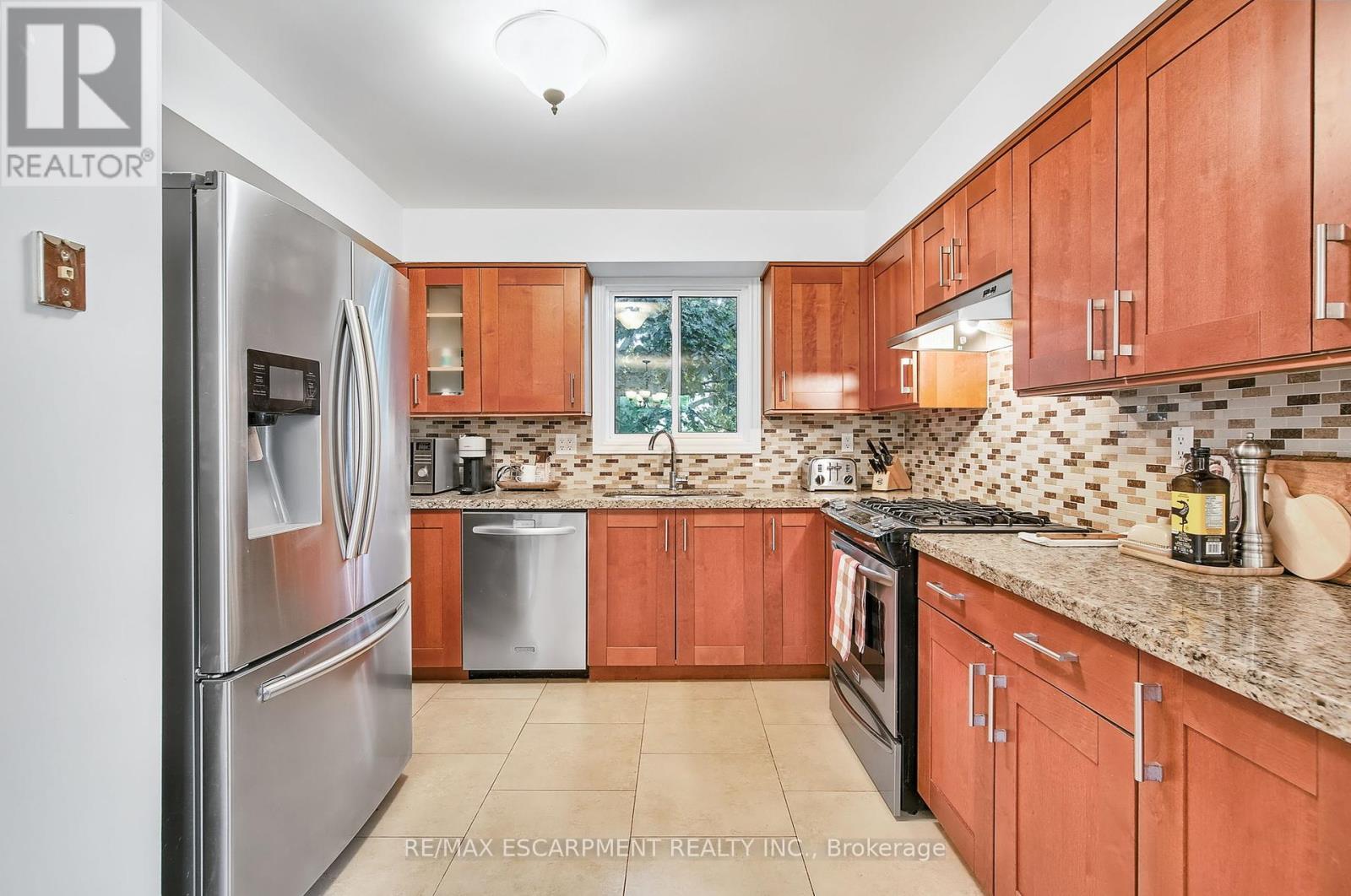 Photo 2 of 14 Ashridge Place, Hamilton ON
