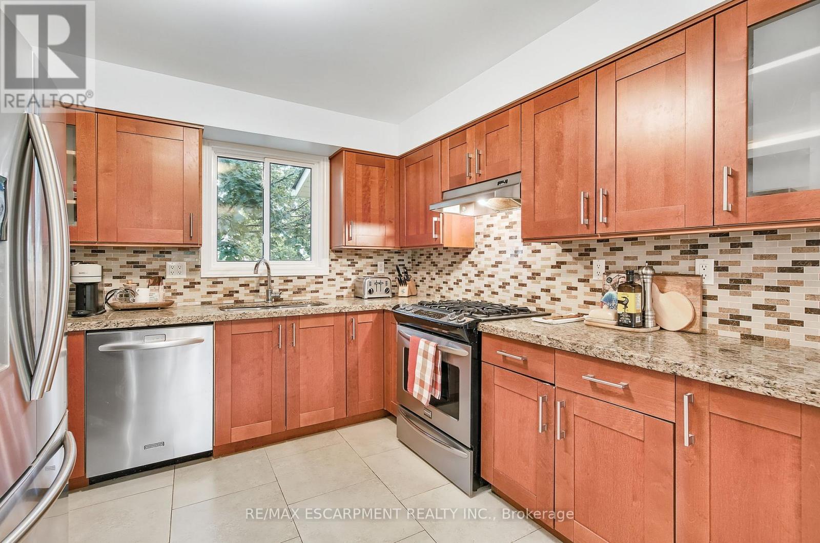 Photo 19 of 14 Ashridge Place, Hamilton ON
