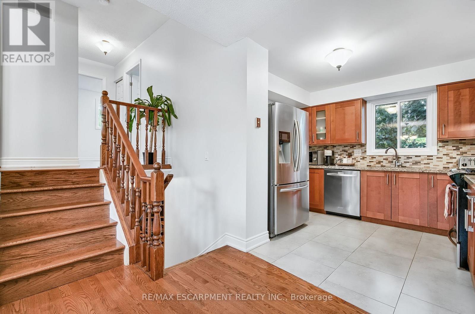 Photo 7 of 14 Ashridge Place, Hamilton ON