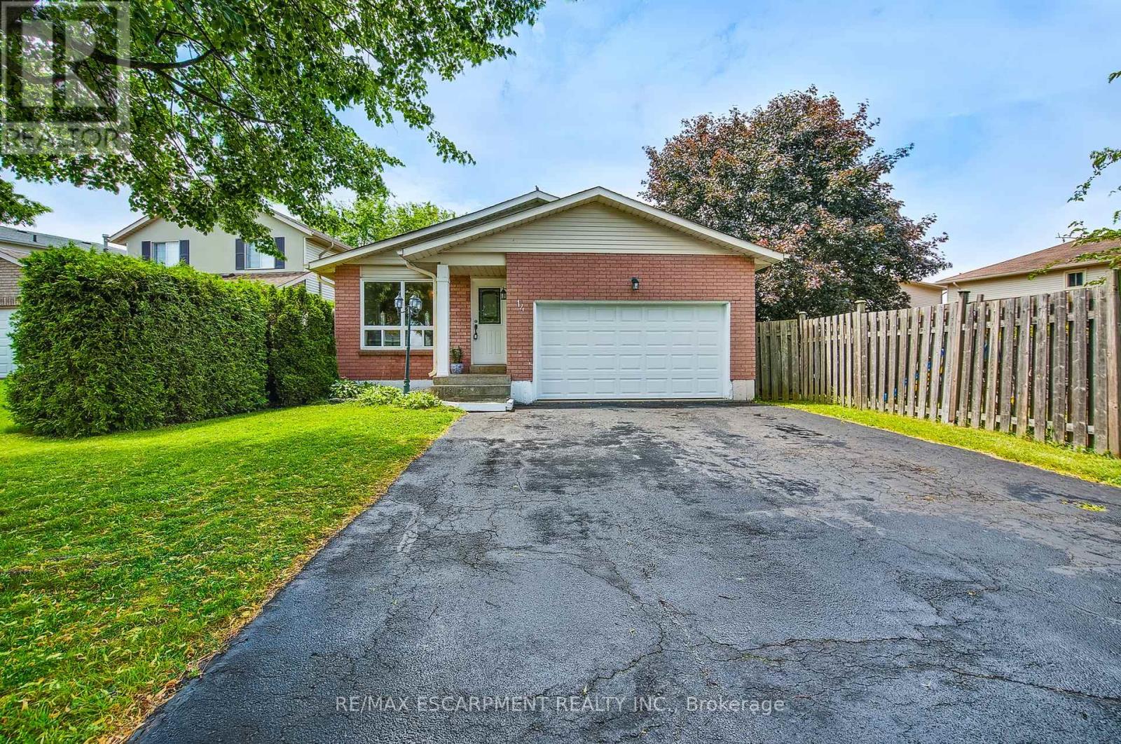 Photo 40 of 14 Ashridge Place, Hamilton ON