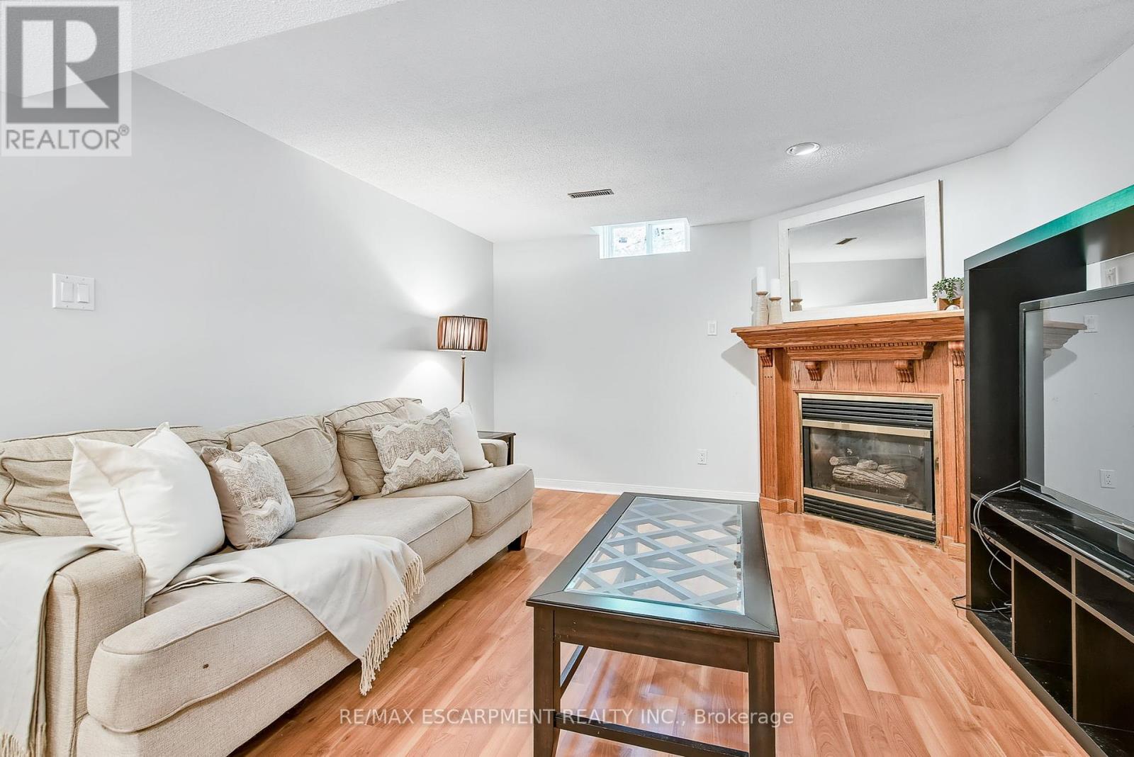 Photo 24 of 14 Ashridge Place, Hamilton ON