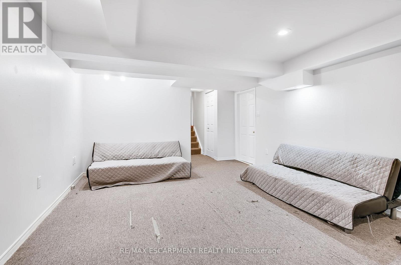Photo 4 of 14 Ashridge Place, Hamilton ON