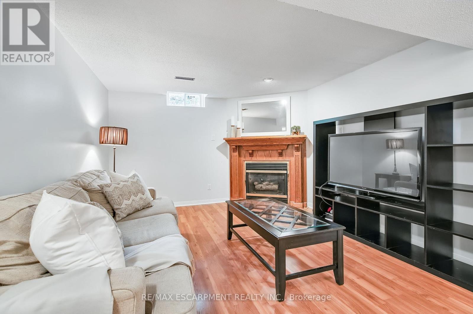 Photo 5 of 14 Ashridge Place, Hamilton ON