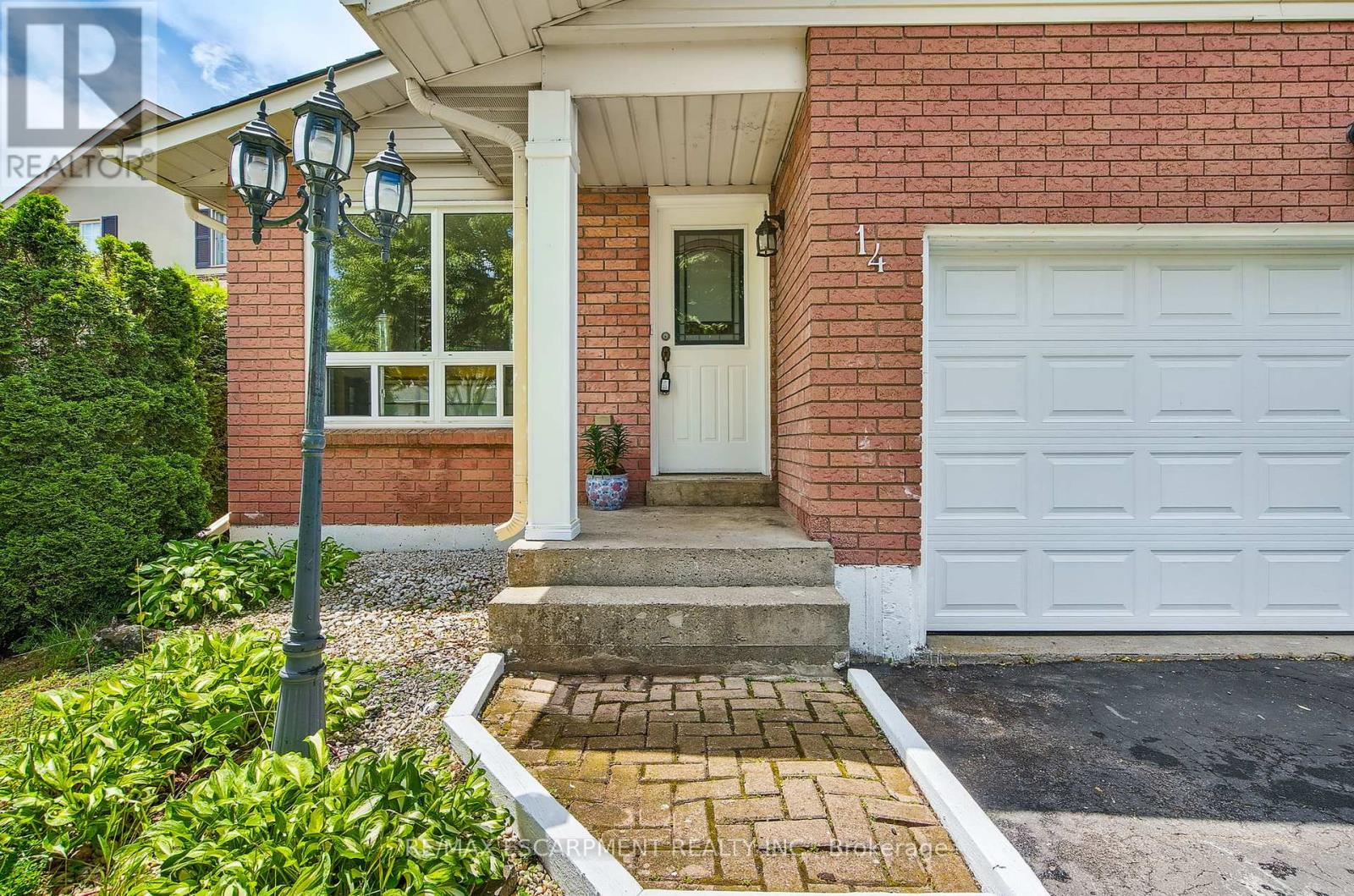 Photo 38 of 14 Ashridge Place, Hamilton ON
