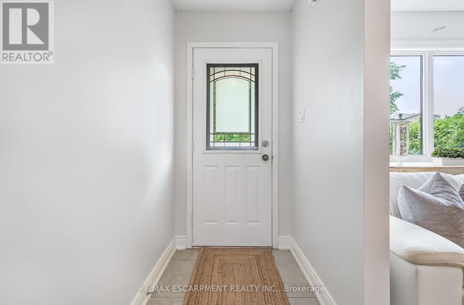 Photo 8 of 14 Ashridge Place, Hamilton ON