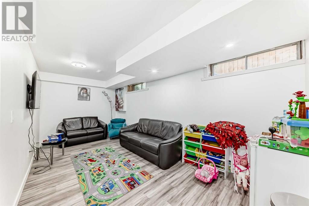 Single Family House for Sale in  Hidden Ranch Hill NW Hidden Valley Calgary 