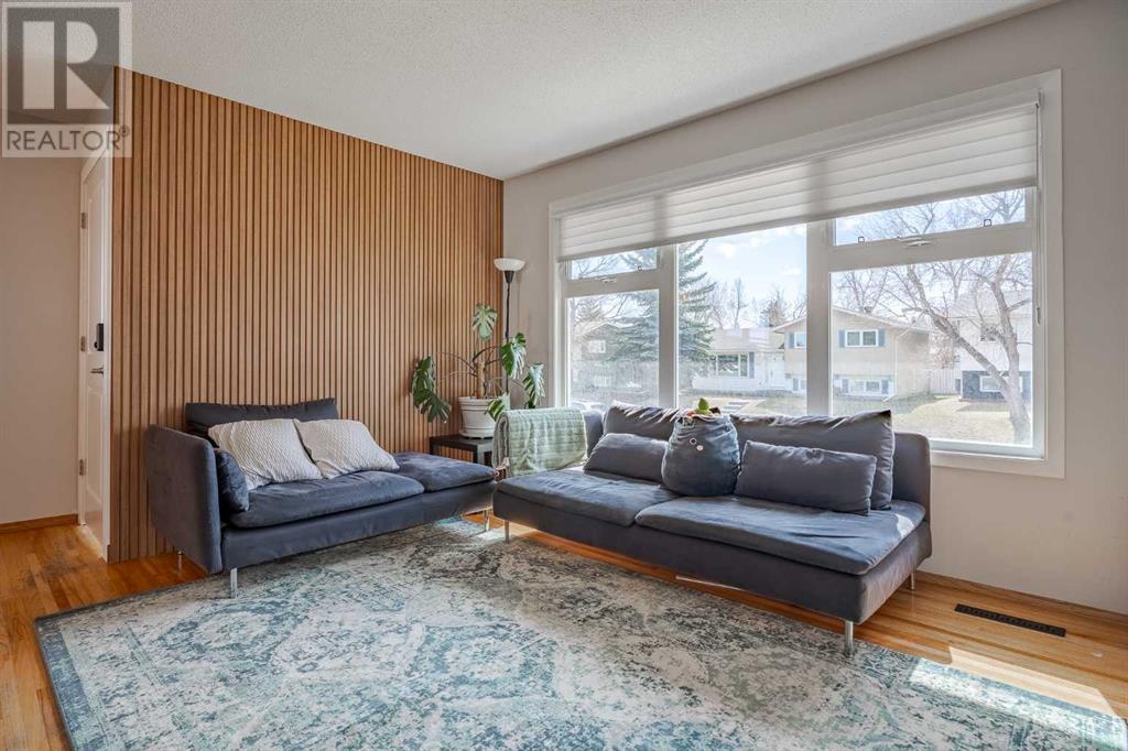 Single Family House Bi-level for Sale in  Addison Drive SE Acadia Calgary 