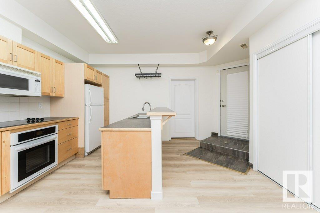 Photo 17 of 106 8619 111 St Nw, Edmonton AB