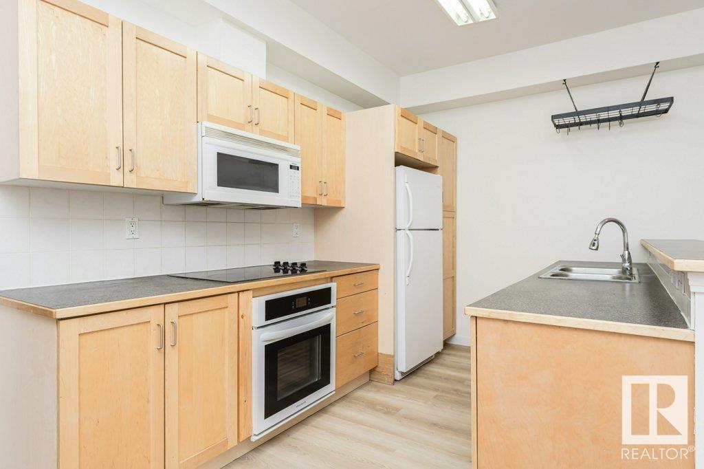 Photo 37 of 106 8619 111 St Nw, Edmonton AB