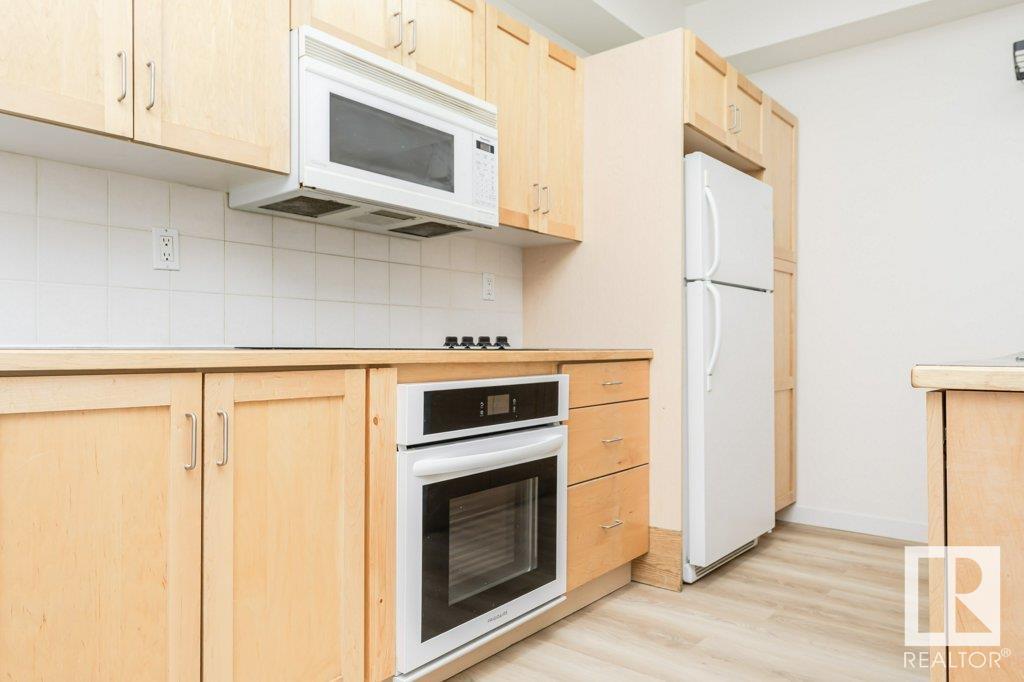 Photo 8 of 106 8619 111 St Nw, Edmonton AB
