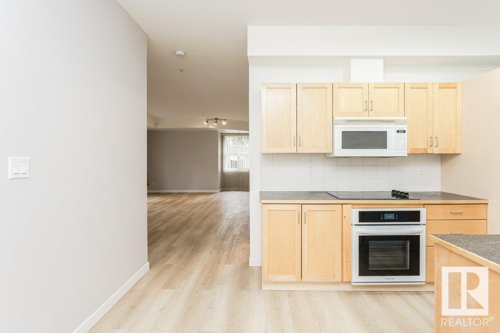 Photo 21 of 106 8619 111 St Nw, Edmonton AB
