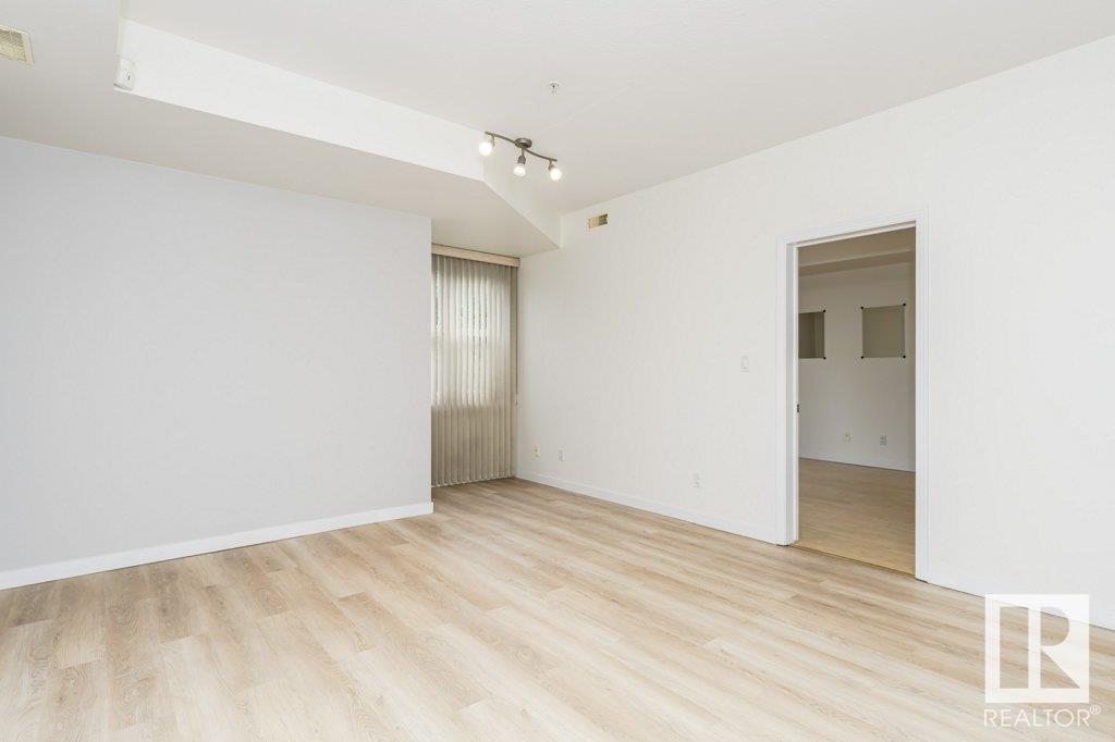Photo 11 of 106 8619 111 St Nw, Edmonton AB