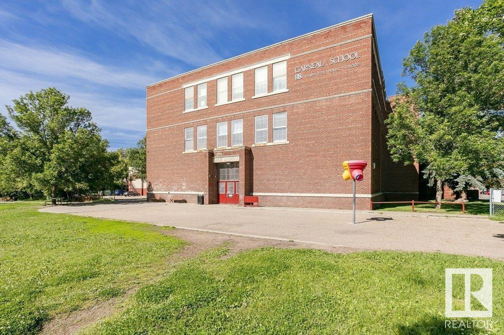 Photo 4 of 106 8619 111 St Nw, Edmonton AB