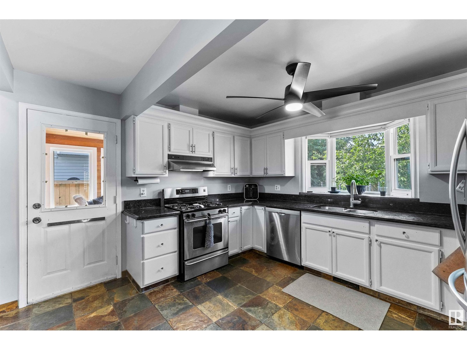 Photo 1 of 15616 80 St Nw, Edmonton AB