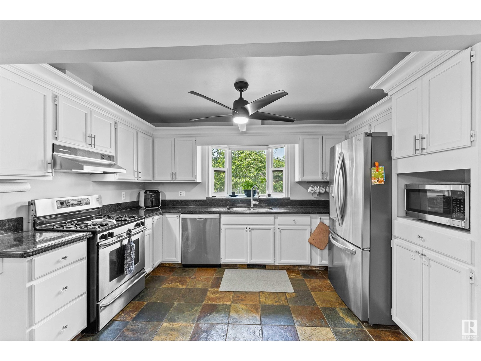 Photo 21 of 15616 80 St Nw, Edmonton AB