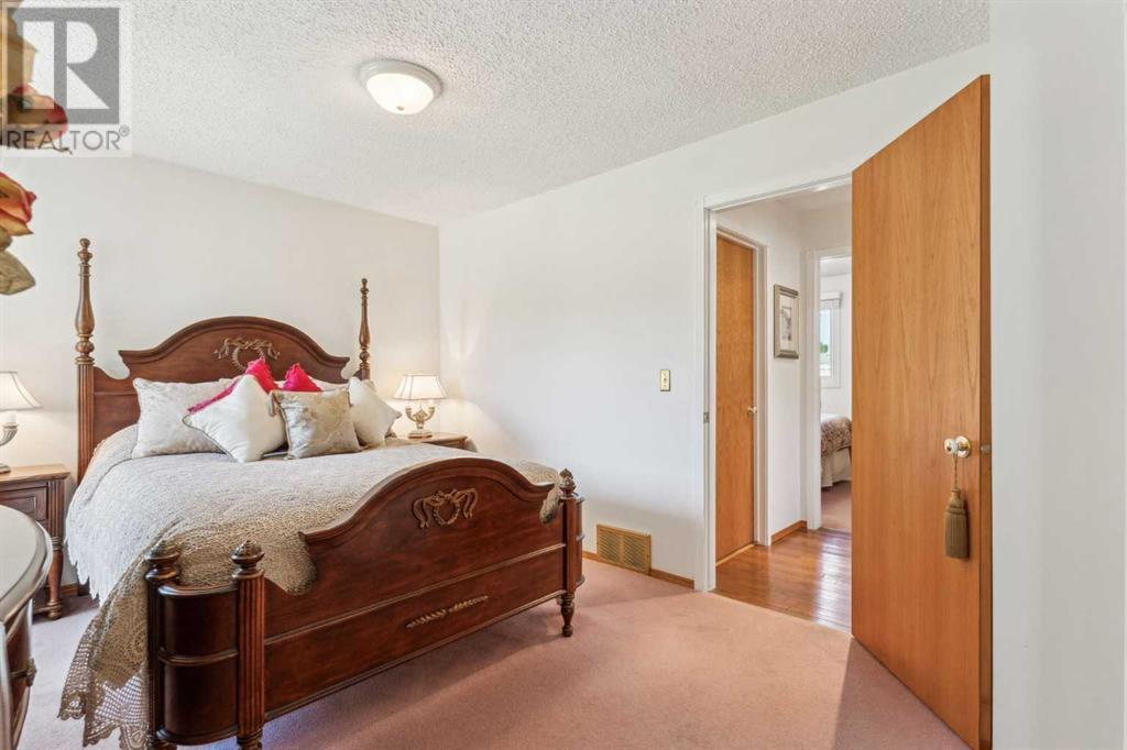 Single Family House Bungalow for Sale in  Bermuda Way NW Beddington Heights Calgary 