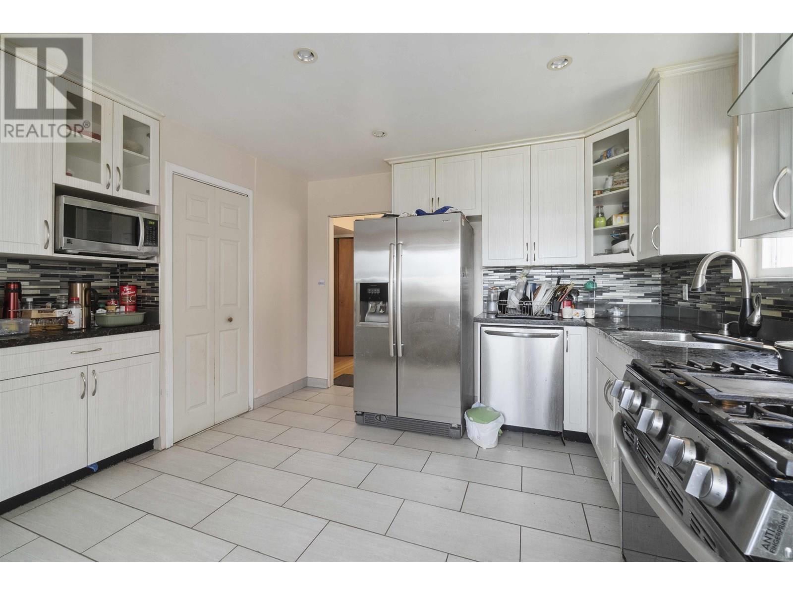 Photo 5 of 620 Slocan Street, Vancouver BC
