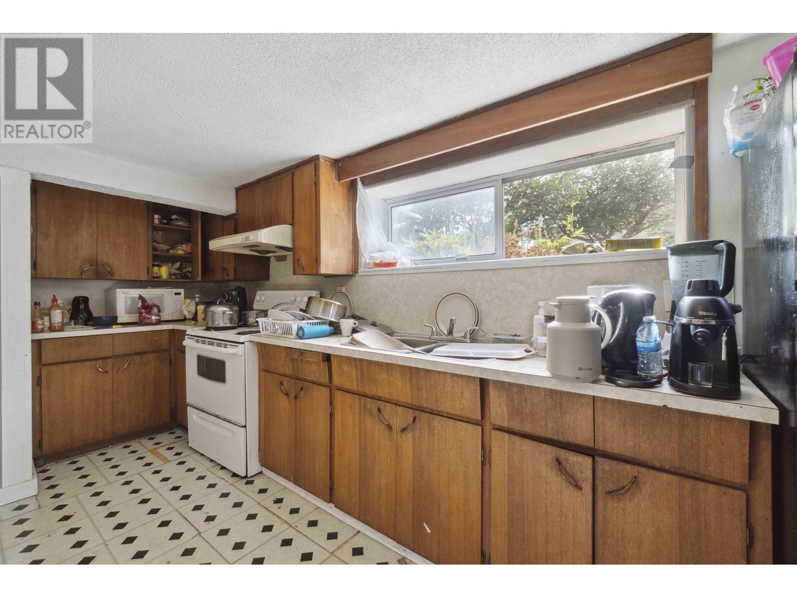 Photo 7 of 620 Slocan Street, Vancouver BC