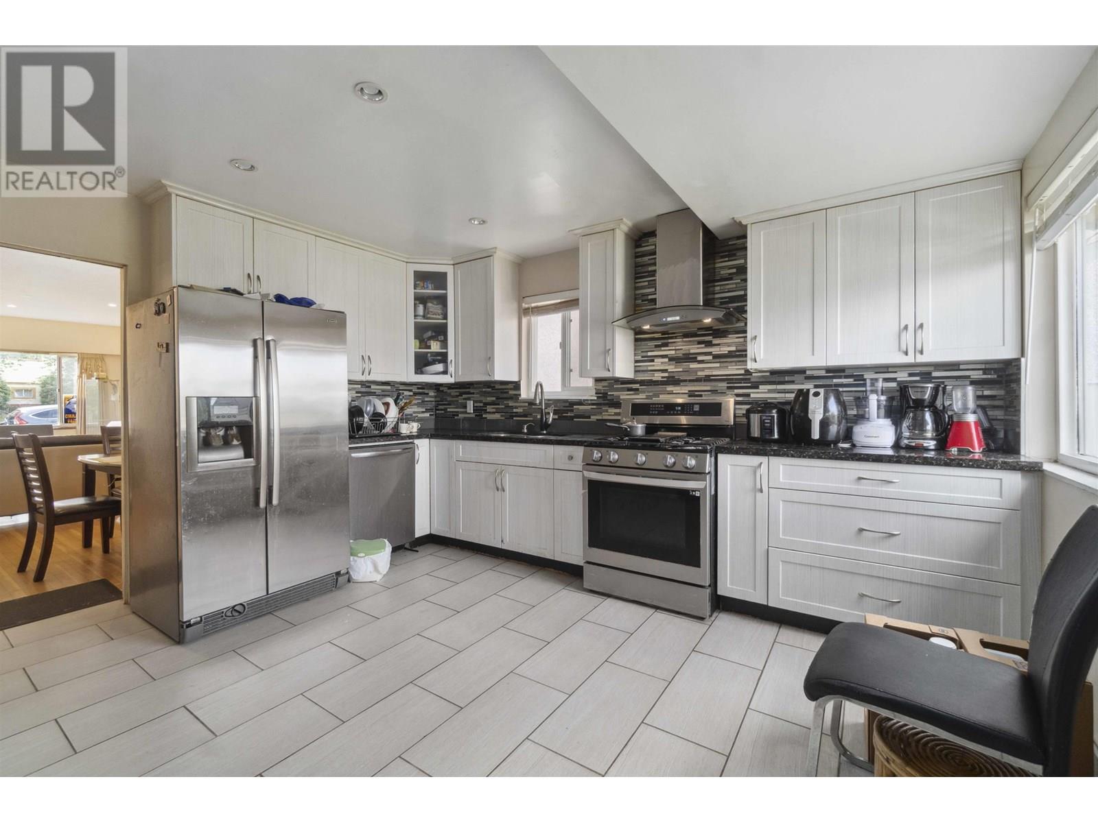 Photo 3 of 620 Slocan Street, Vancouver BC