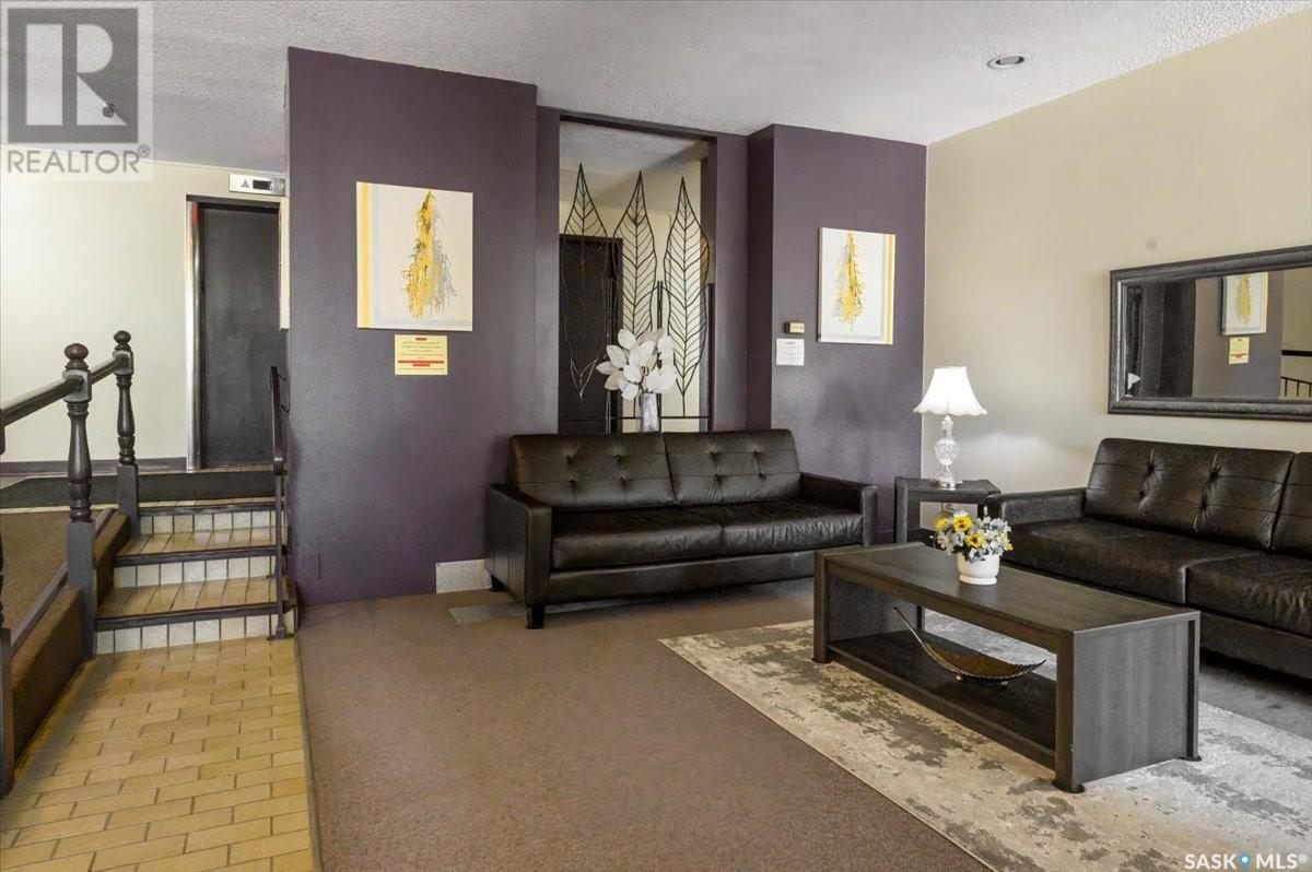 Single Family House High rise for Sale in   Rae STREET Regina 