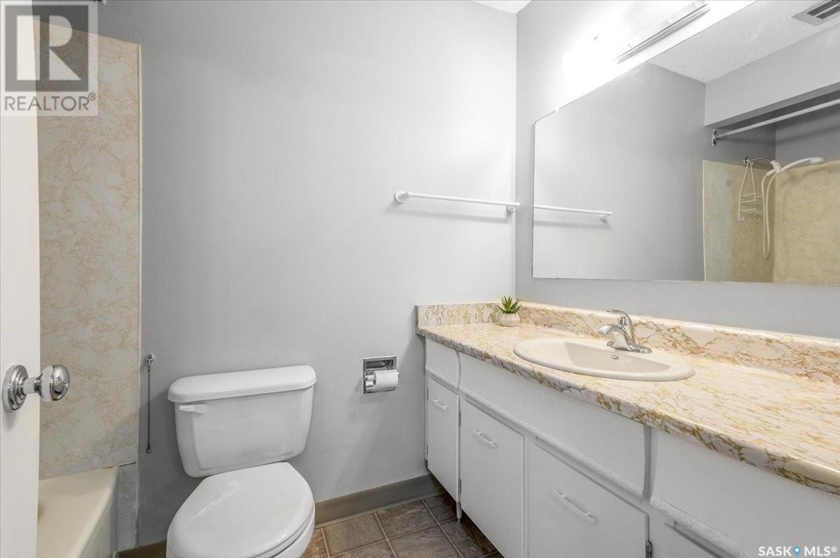 Single Family House High rise for Sale in   Rae STREET Regina 
