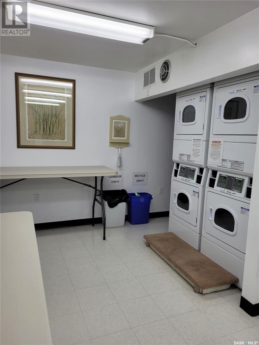 Single Family House High rise for Sale in   Rae STREET Regina 