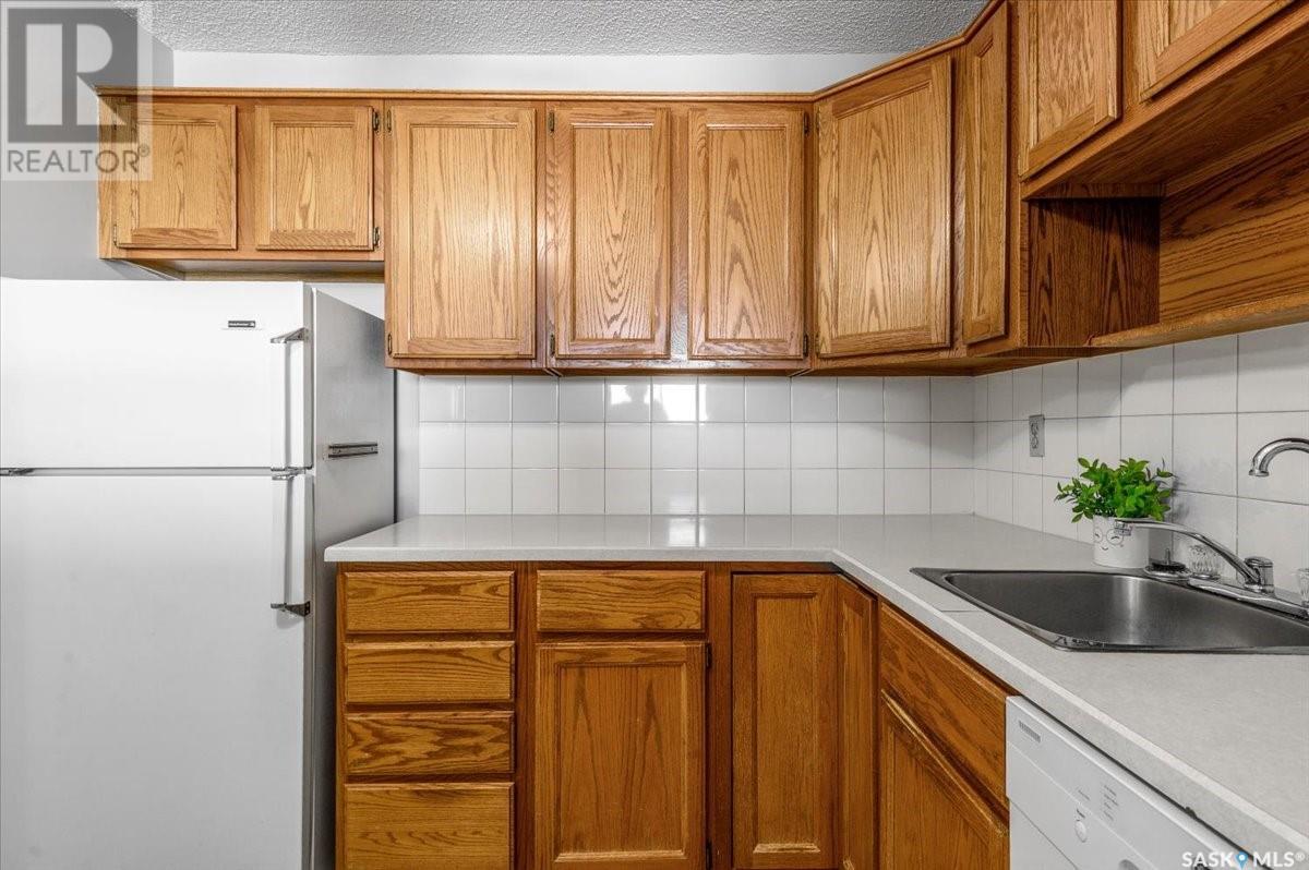 Single Family House High rise for Sale in   Rae STREET Regina 