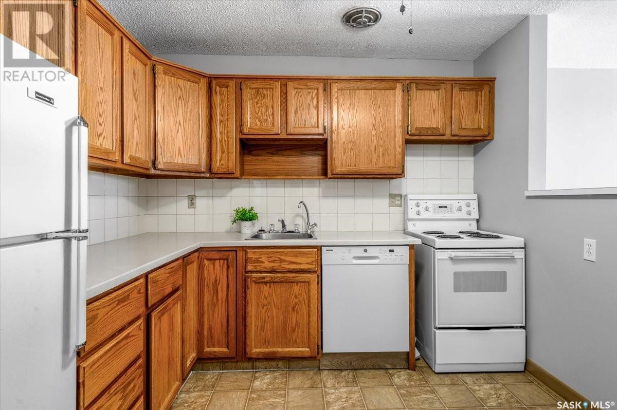 Single Family House High rise for Sale in   Rae STREET Regina 
