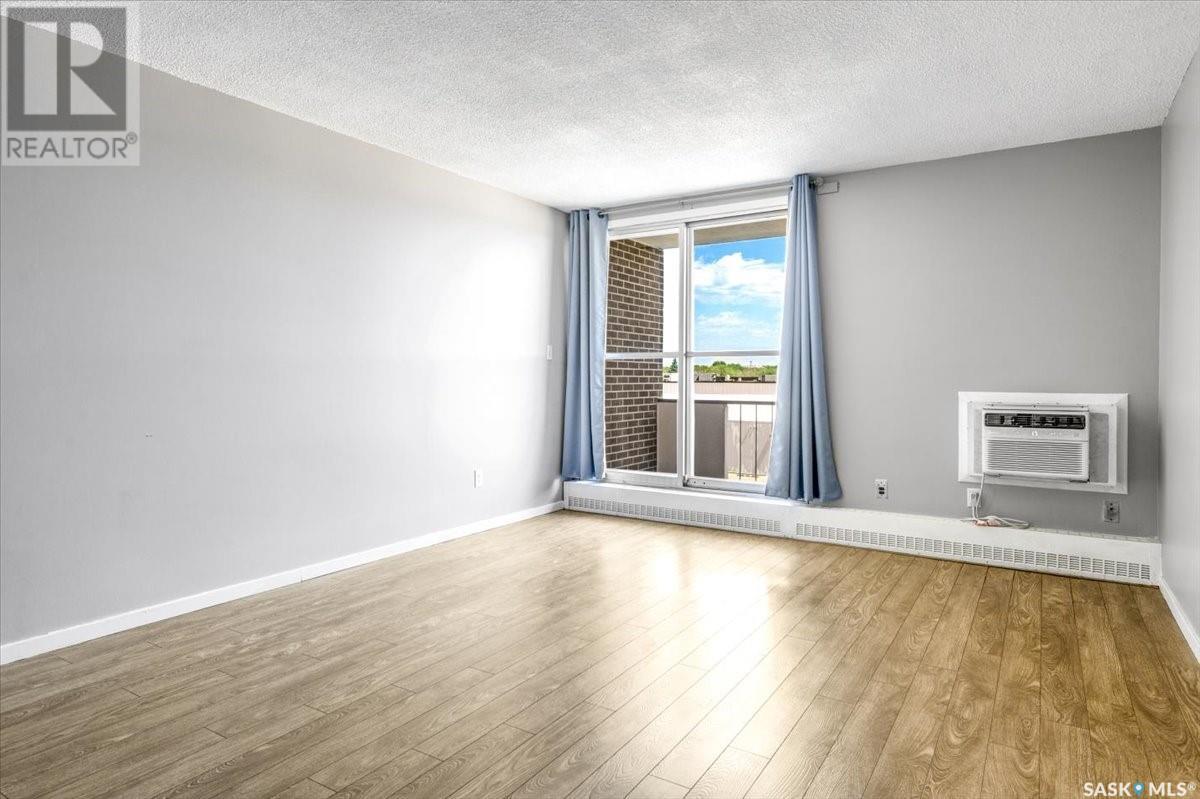 Single Family House High rise for Sale in   Rae STREET Regina 
