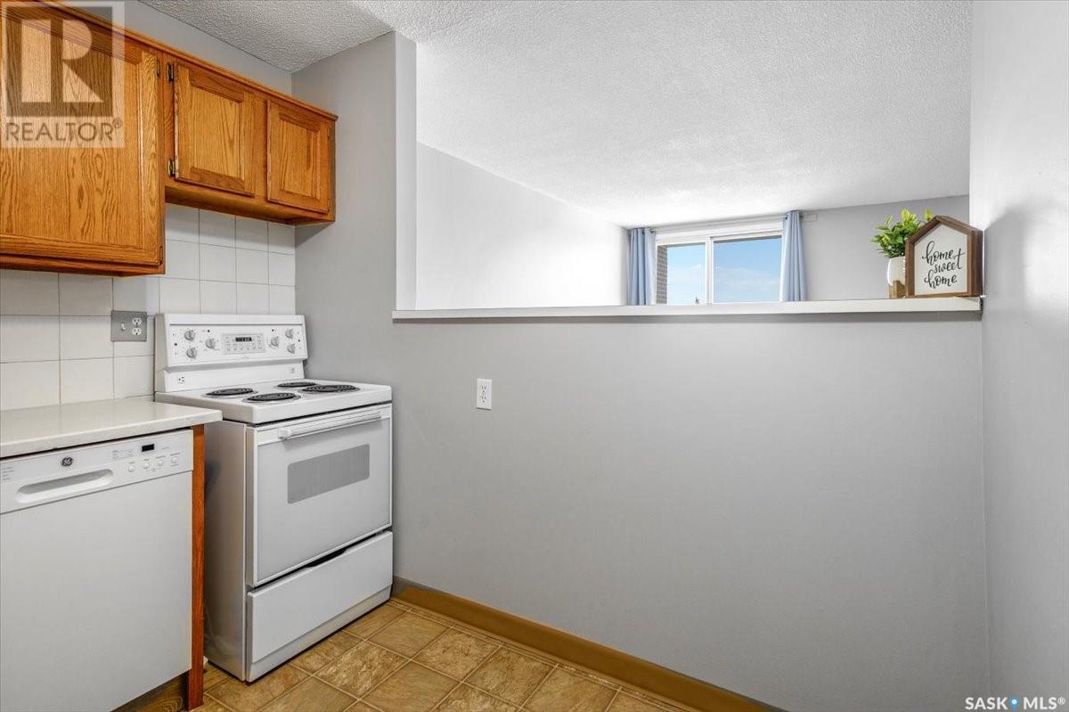 Single Family House High rise for Sale in   Rae STREET Regina 