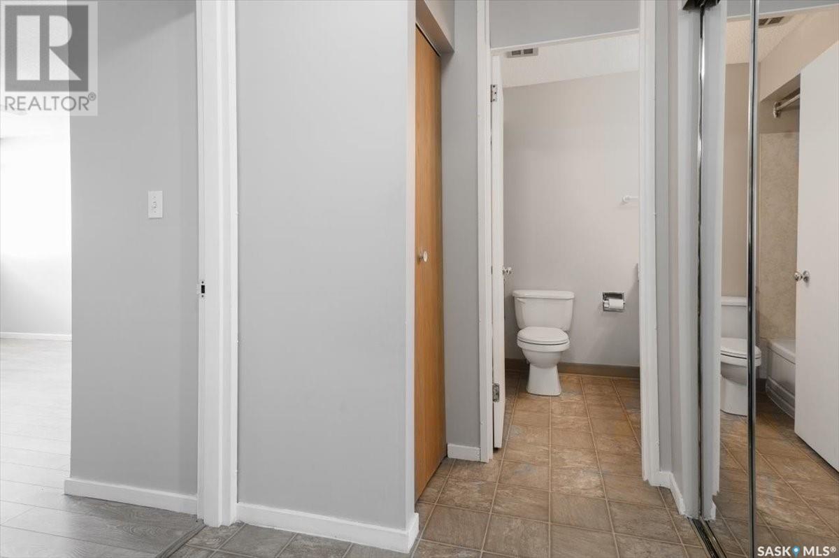 Single Family House High rise for Sale in   Rae STREET Regina 