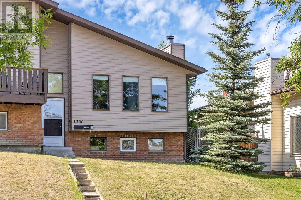 1230 Berkely Drive NW, Calgary, Alberta
