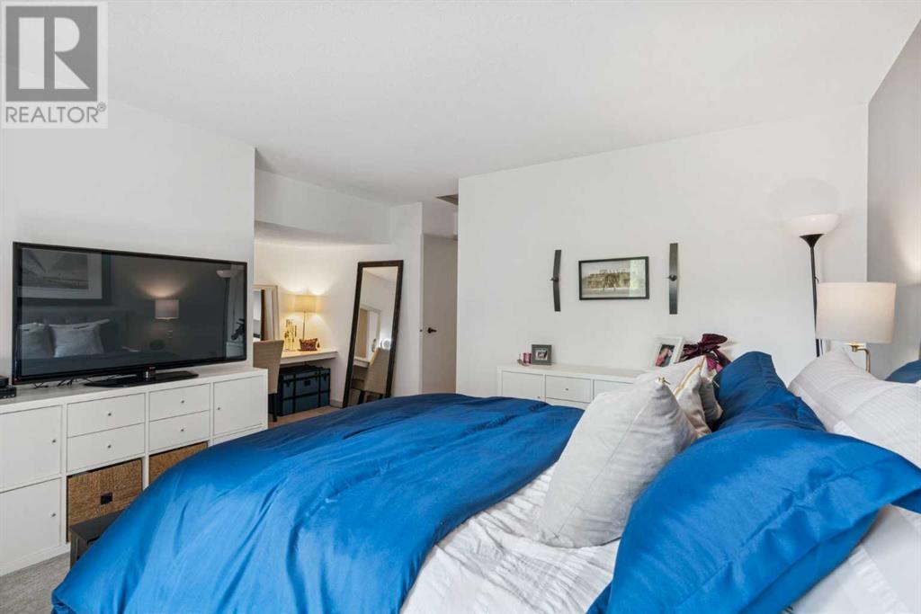 Single Family House 4 Level for Sale in    Street SW Braeside Calgary 