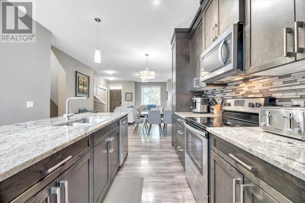 Single Family House for Sale in  Evanston Manor NW Evanston Calgary 