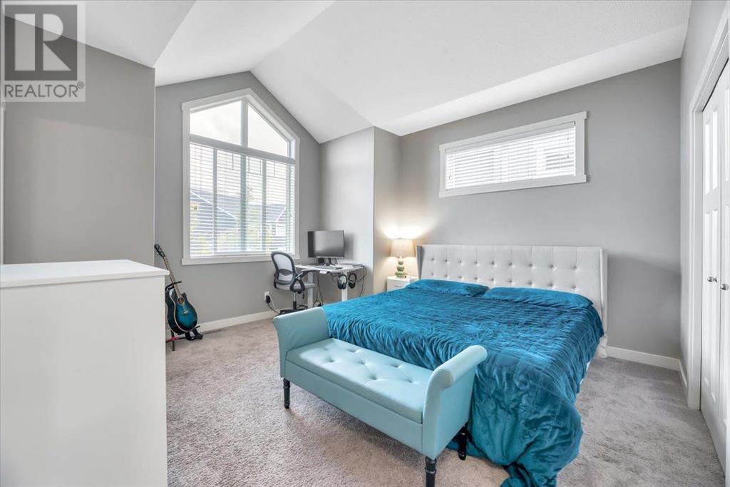 Single Family House for Sale in  Evanston Manor NW Evanston Calgary 