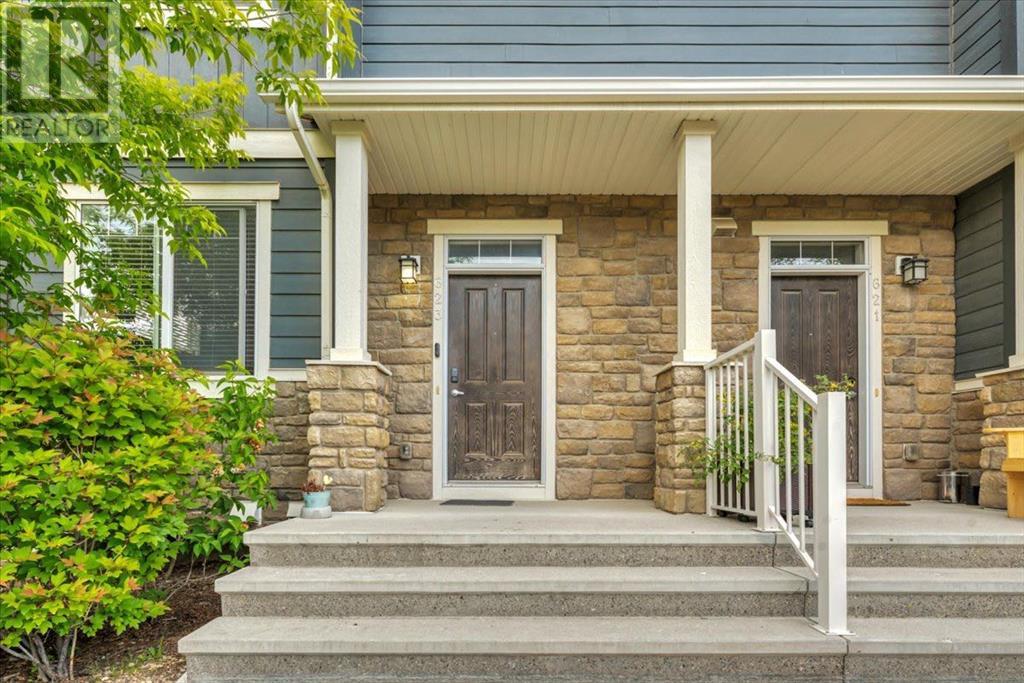 Single Family House for Sale in  Evanston Manor NW Evanston Calgary 
