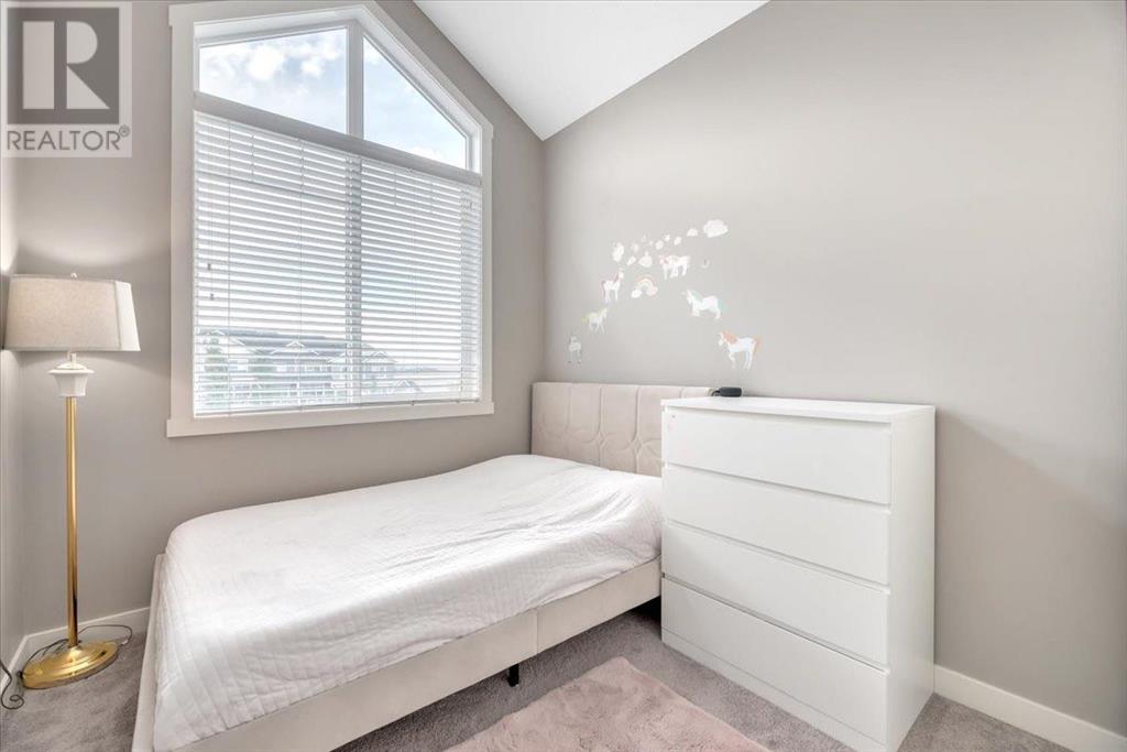 Single Family House for Sale in  Evanston Manor NW Evanston Calgary 