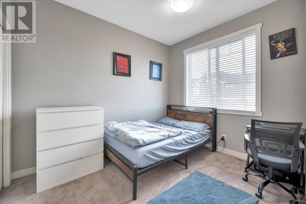 Single Family House for Sale in  Evanston Manor NW Evanston Calgary 