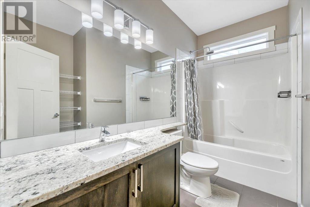 Single Family House for Sale in  Evanston Manor NW Evanston Calgary 