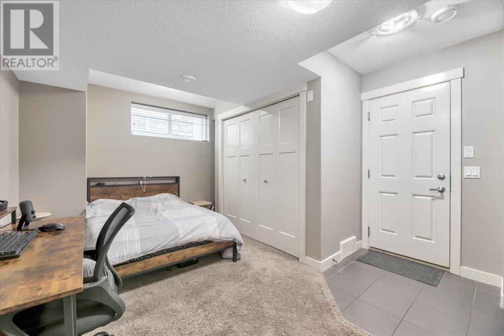 Single Family House for Sale in  Evanston Manor NW Evanston Calgary 