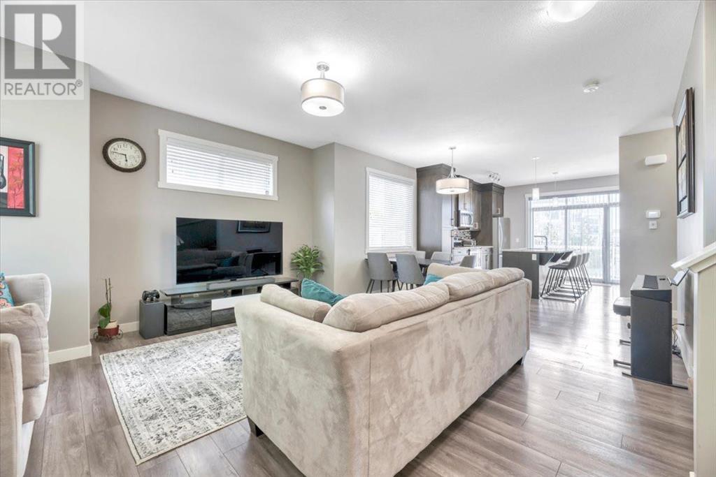 Single Family House for Sale in  Evanston Manor NW Evanston Calgary 