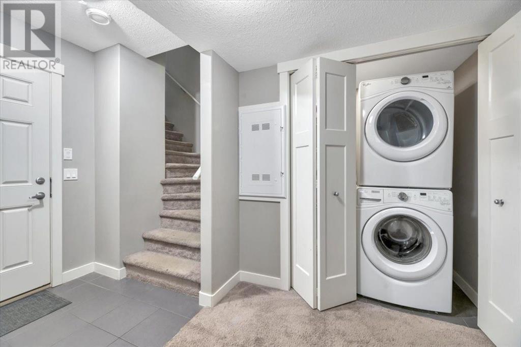 Single Family House for Sale in  Evanston Manor NW Evanston Calgary 